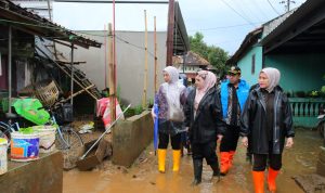 Bupati Pekalongan tinjau bencana