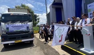 Mendag RI Budi Santoso melepasekspor produk coffee wood dan coconut rope chew ke Eropa-Amerika di Desa Pekutan, Bayan, Purworejo, Jawa Tengah pada Selasa (25/2/2025). (Jihan Aron Vahera/Jatengpress)
