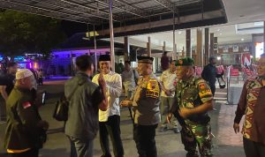 Bupati Wonogiri Setyo Sukarno bersama Kapolres Wonogiri, AKBP Jarot Sungkowo, S.H., S.I.K., didampingi jajaran Forkopimda Kabupaten Wonogiri, menerima kedatangan rombongan mudik gratis di pendopo rumah dinas Bupati Wonogiri, Rabu malam (26/3/2025).
