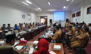 DSC06869 Suasana Audiensi Para Pemilik Ruko Pasar Gombong dengan pihak terkait