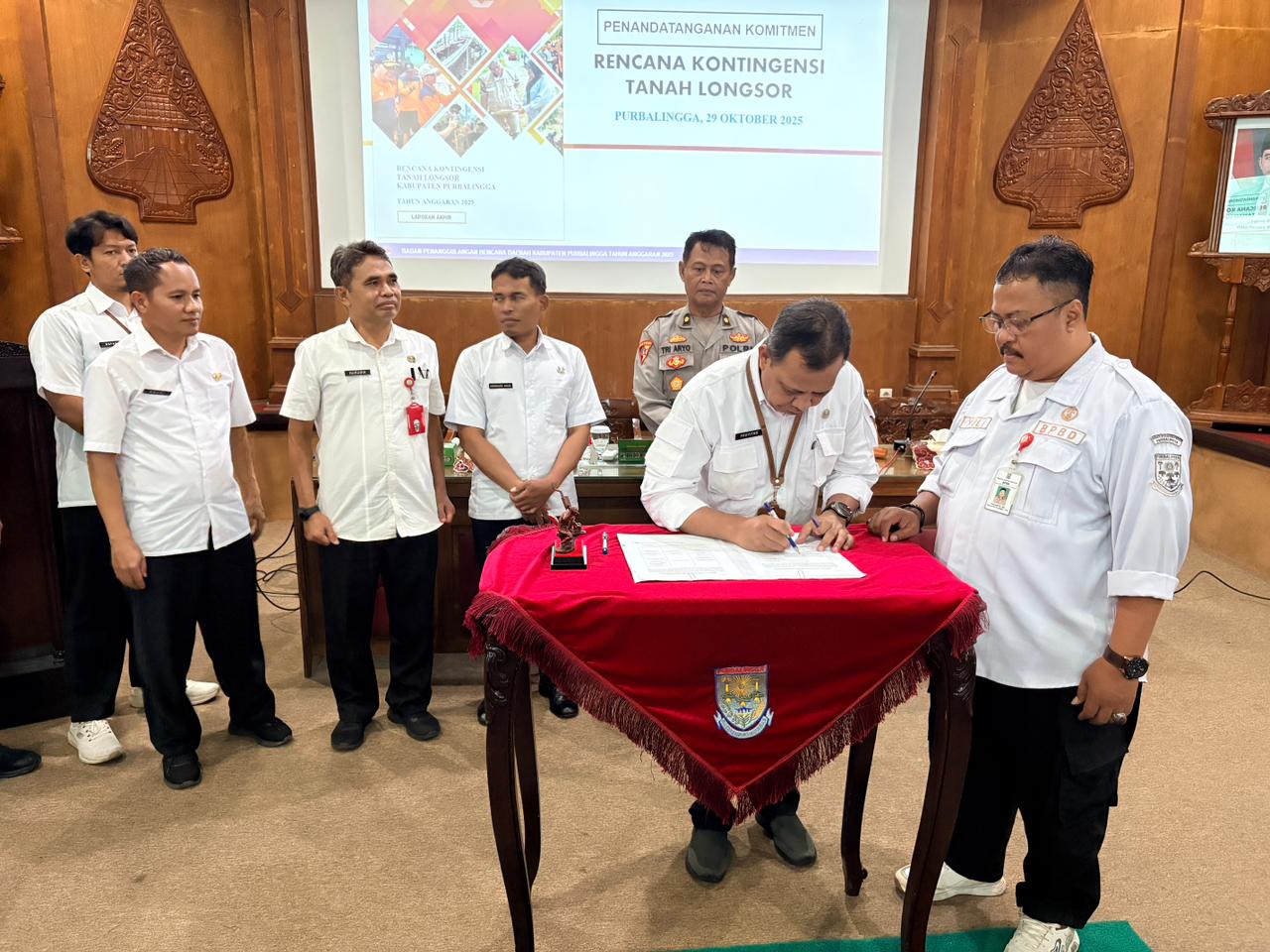 penandatanganan komitmen renkon tanah longsor