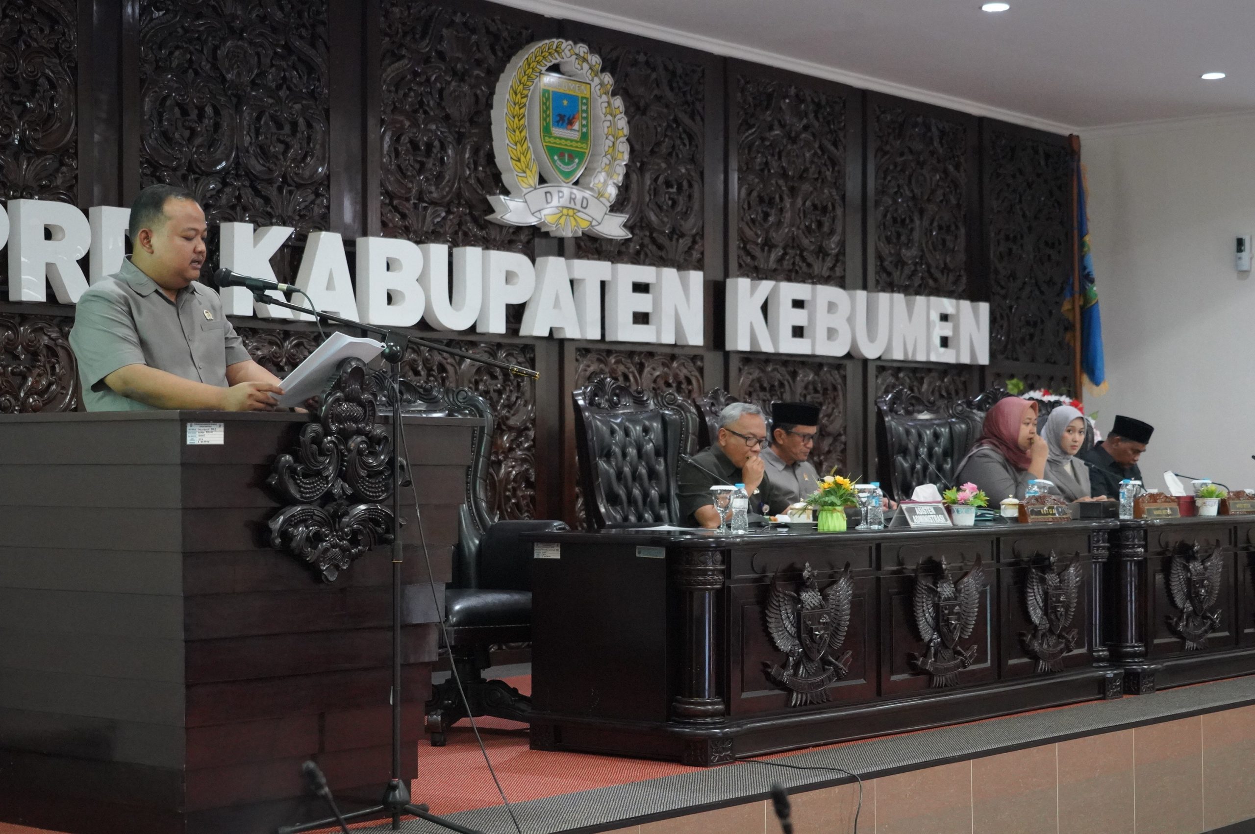 Juru Bicara Badan Anggaran DPRD Kebumen Aditya Wisnu Bayu Aji pada Rapat Paripurna DPRD Kebumen, Kamis (20/11/2025)