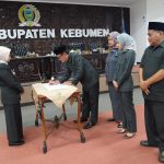 Ketua DPRD Kebumen H Saman tandatangani Berita Acara Kesepakatan Persetujuan DPRD atas RAPBD Kebumen TA 2026