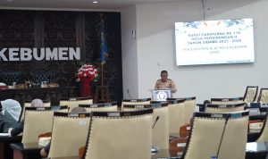 Sekretaris DPRD Kebumen Munadi membacakan SK Pimpinan DPRD tentang Perubahan Keanggotaan AKD