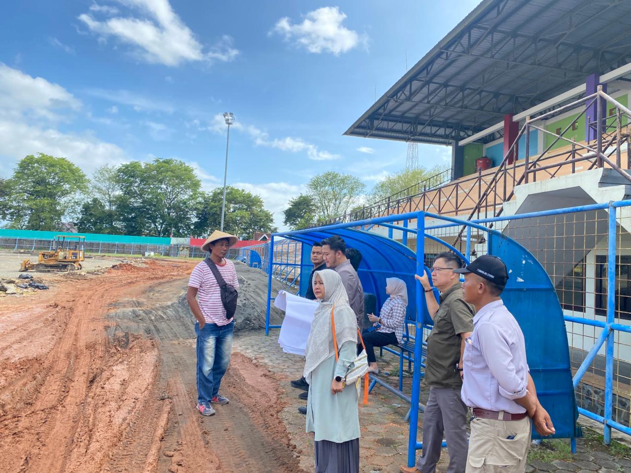 Rombongan Komisi D DPRD Kebumen meninjau langsung sejumlah pekerjaan infrasruktur